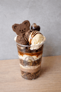 クマの手チョコレートパフェ