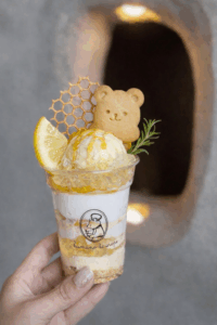 クマのはちみつレモンパフェ